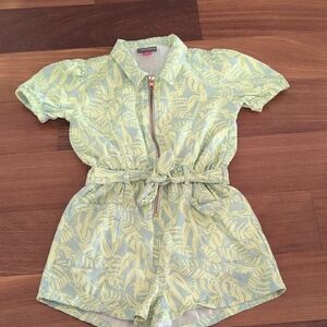🌴Vince Camuto Zippered Tropical Leaf Romper